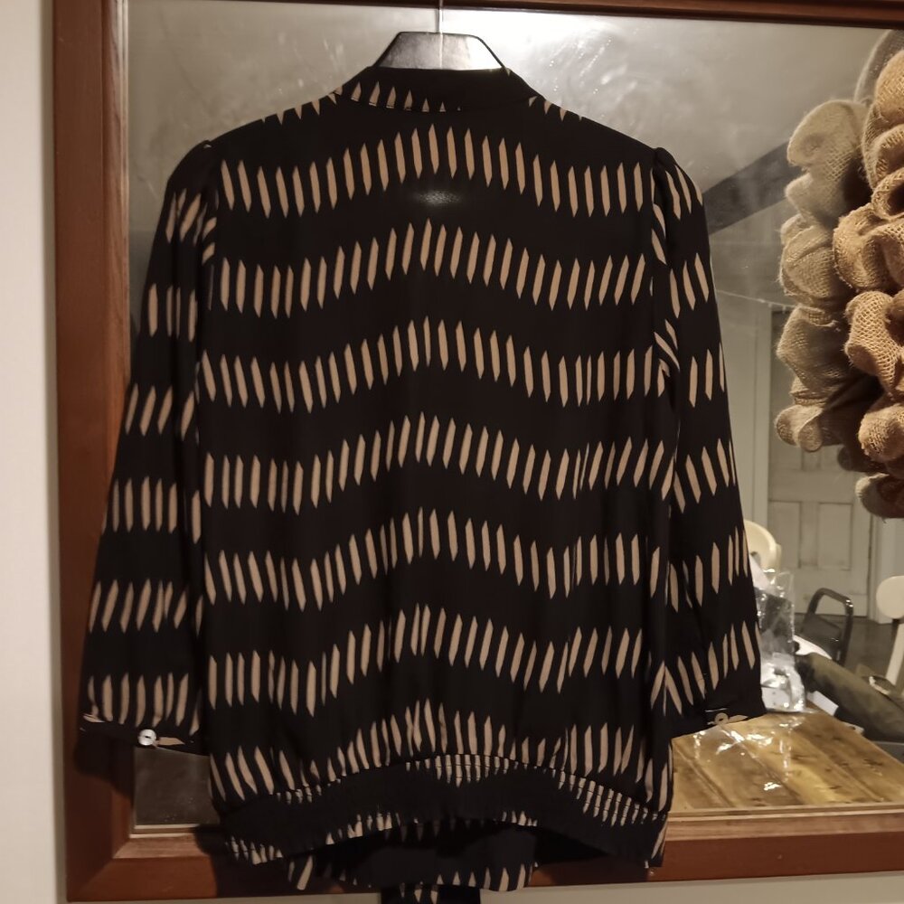 ✨️The Limited Black and Tan Blouse Size Medium - Picture 4 of 8